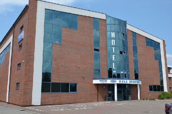 Hotel od frontu